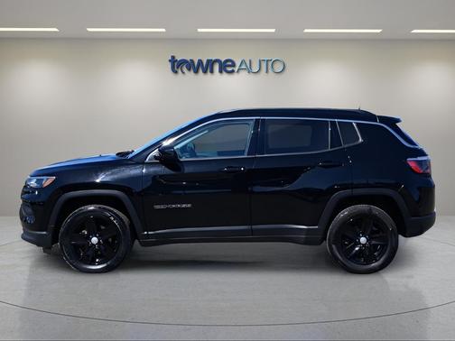 Diamond Black Crystal Pearlcoat 2022 Jeep Compass Latitude