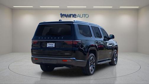 Diamond Black Crystal Pearlcoat 2022 Jeep Wagoneer Series III 4x4