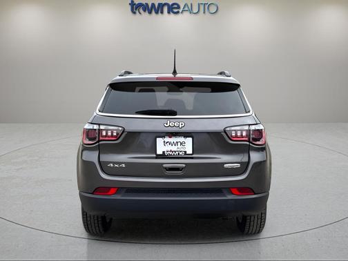 Granite Crystal Metallic Clearcoat 2022 Jeep Compass Latitude