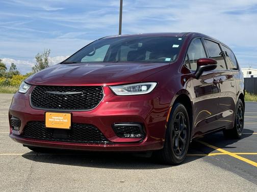 2023 Chrysler Pacifica Hybrid Touring L