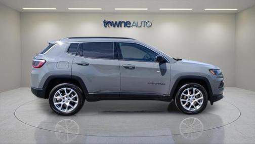2023 Jeep Compass Latitude Lux