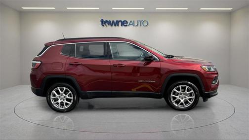 2022 Jeep Compass Latitude Lux