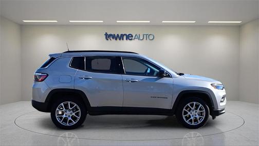 2022 Jeep Compass Latitude Lux