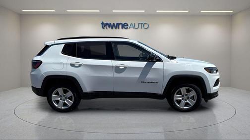 Bright White Clearcoat 2022 Jeep Compass Latitude