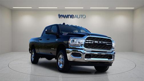 2022 RAM 2500 Tradesman Crew Cab 4x4 6'4' Box