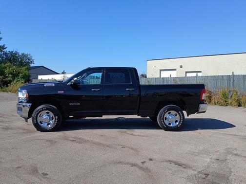 2022 RAM 2500 Tradesman Crew Cab 4x4 6'4' Box
