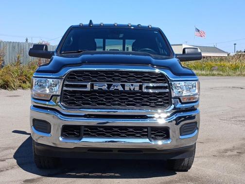 2022 RAM 2500 Tradesman Crew Cab 4x4 6'4' Box