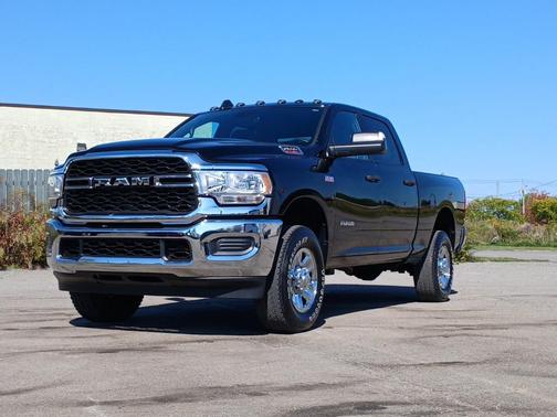 2022 RAM 2500 Tradesman Crew Cab 4x4 6'4' Box