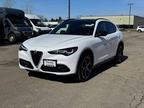 Alfa White 2024 Alfa Romeo Stelvio Ti