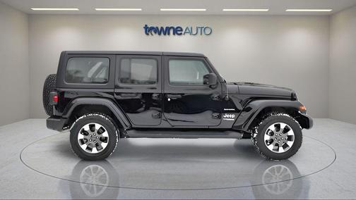 Black Clearcoat 2022 Jeep Wrangler Unlimited Sahara