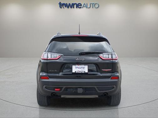 Diamond Black Crystal Pearlcoat 2022 Jeep Cherokee Trailhawk