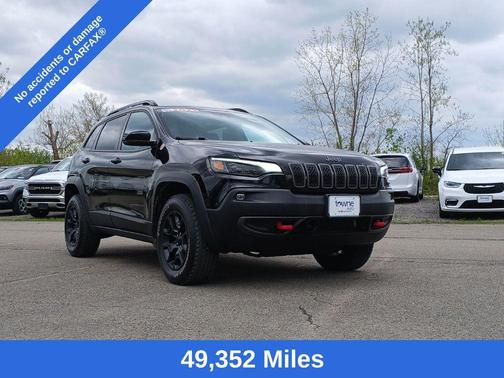 Diamond Black Crystal Pearlcoat 2022 Jeep Cherokee Trailhawk