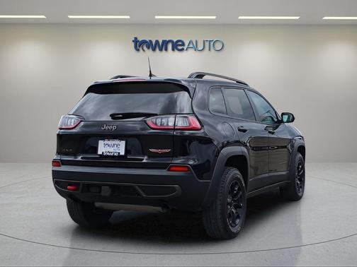 Diamond Black Crystal Pearlcoat 2022 Jeep Cherokee Trailhawk