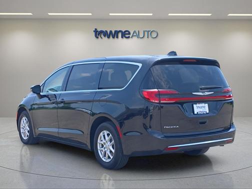 Diamond Black Crystal Pearlcoat 2025 Chrysler Pacifica L