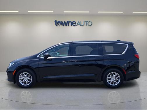 Diamond Black Crystal Pearlcoat 2025 Chrysler Pacifica L