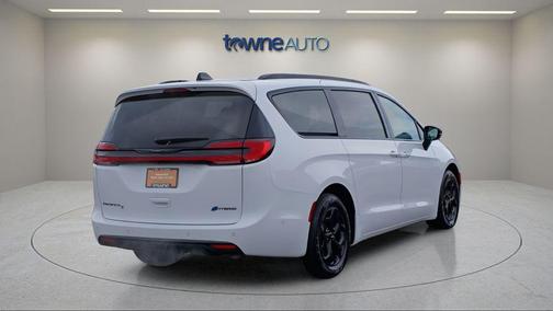 2024 Chrysler Pacifica Hybrid Premium S Appearance Pkg