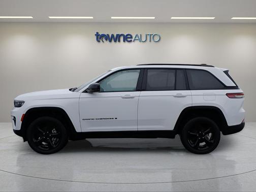 Bright White Clearcoat 2023 Jeep Grand Cherokee Altitude