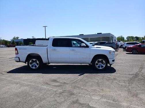 Bright White Clearcoat 2022 RAM 1500 Big Horn/Lone Star