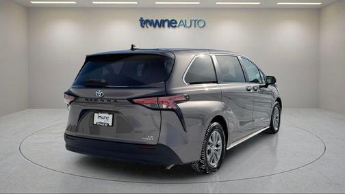 2021 Toyota Sienna LE