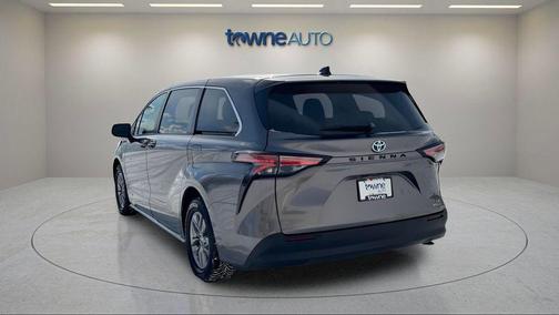 2021 Toyota Sienna LE
