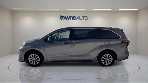 2021 Toyota Sienna LE