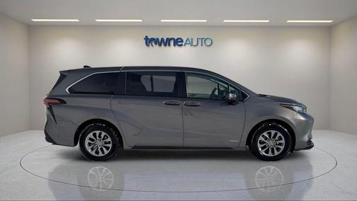2021 Toyota Sienna LE