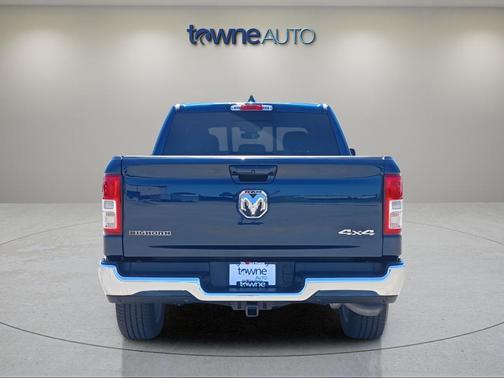Patriot Blue Pearlcoat 2022 RAM 1500 Big Horn/Lone Star