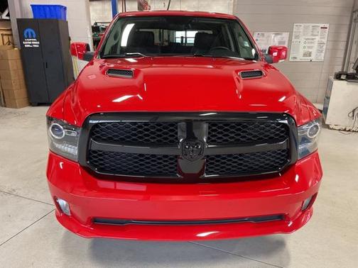 2018 RAM 1500 Night Crew Cab 4x4 5'7' Box