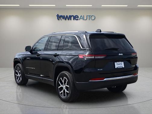 Diamond Black Crystal Pearlcoat 2023 Jeep Grand Cherokee Limited
