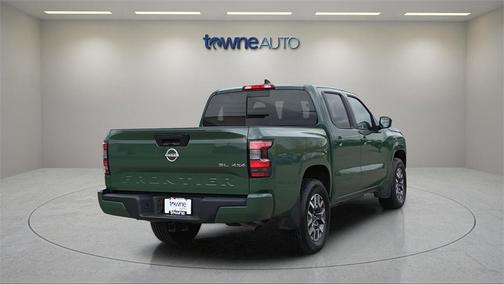 2024 Nissan Frontier SL