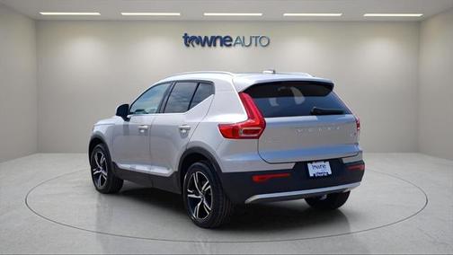 2025 Volvo XC40 B5 Core Bright Theme
