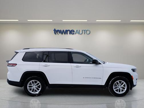 Bright White Clearcoat 2023 Jeep Grand Cherokee L Laredo