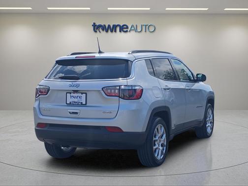 Silver Zynith Metallic Clearcoat 2024 Jeep Compass Latitude Lux