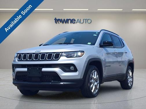 Silver Zynith Metallic Clearcoat 2024 Jeep Compass Latitude Lux
