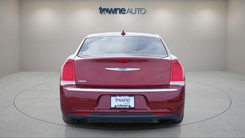 Velvet Red Pearlcoat 2019 Chrysler 300 Limited