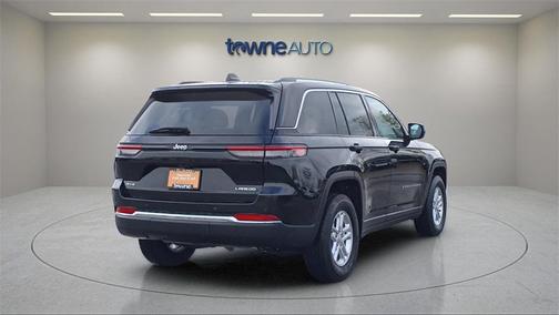 2022 Jeep Grand Cherokee Laredo