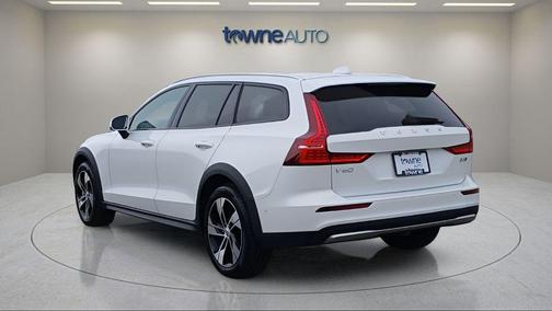 Crystal White Pearl 2025 Volvo V60 Cross Country Plus, B5 AWD Gas (mild hybrid)