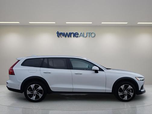 Crystal White Pearl 2025 Volvo V60 Cross Country Plus, B5 AWD Gas (mild hybrid)