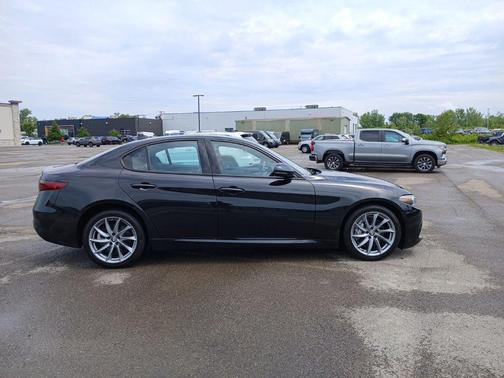 Vulcano Black Metallic 2022 Alfa Romeo Giulia Sprint