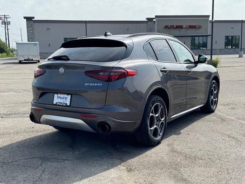 Vesuvio Gray Metallic 2023 Alfa Romeo Stelvio Ti