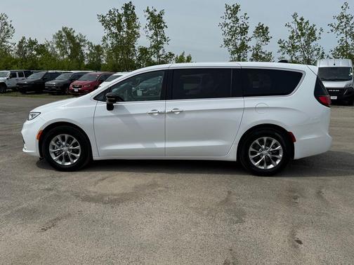 Bright White Clearcoat 2026 Chrysler Pacifica Limited