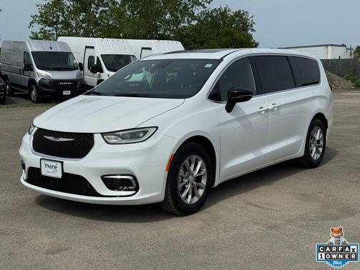 Bright White Clearcoat 2026 Chrysler Pacifica Limited