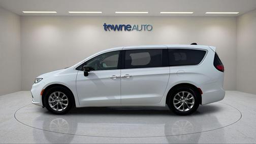 Bright White Clearcoat 2026 Chrysler Pacifica Limited