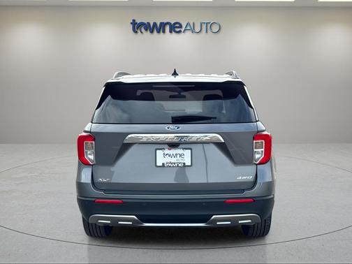 CARBONIZED GRAY METALLIC 2024 Ford Explorer XLT