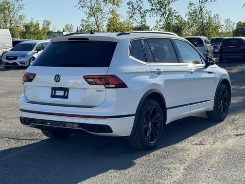 2023 Volkswagen Tiguan 2.0T SE R-Line Black 4MOTION