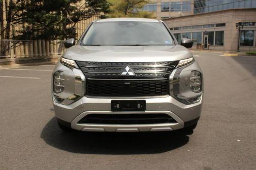 Silver 2022 Mitsubishi Outlander Black Edition