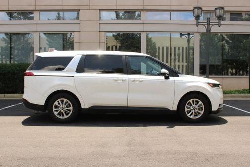 2022 Kia Carnival LX