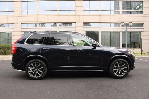 2019 Volvo XC90 T6 Momentum