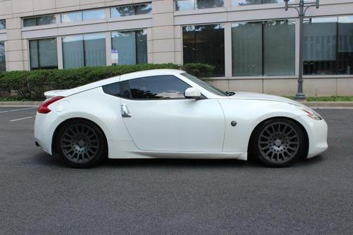 Pearl White 2011 Nissan 370Z Base