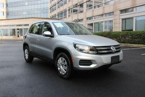 Reflex Silver Metallic 2017 Volkswagen Tiguan Limited 2.0T S